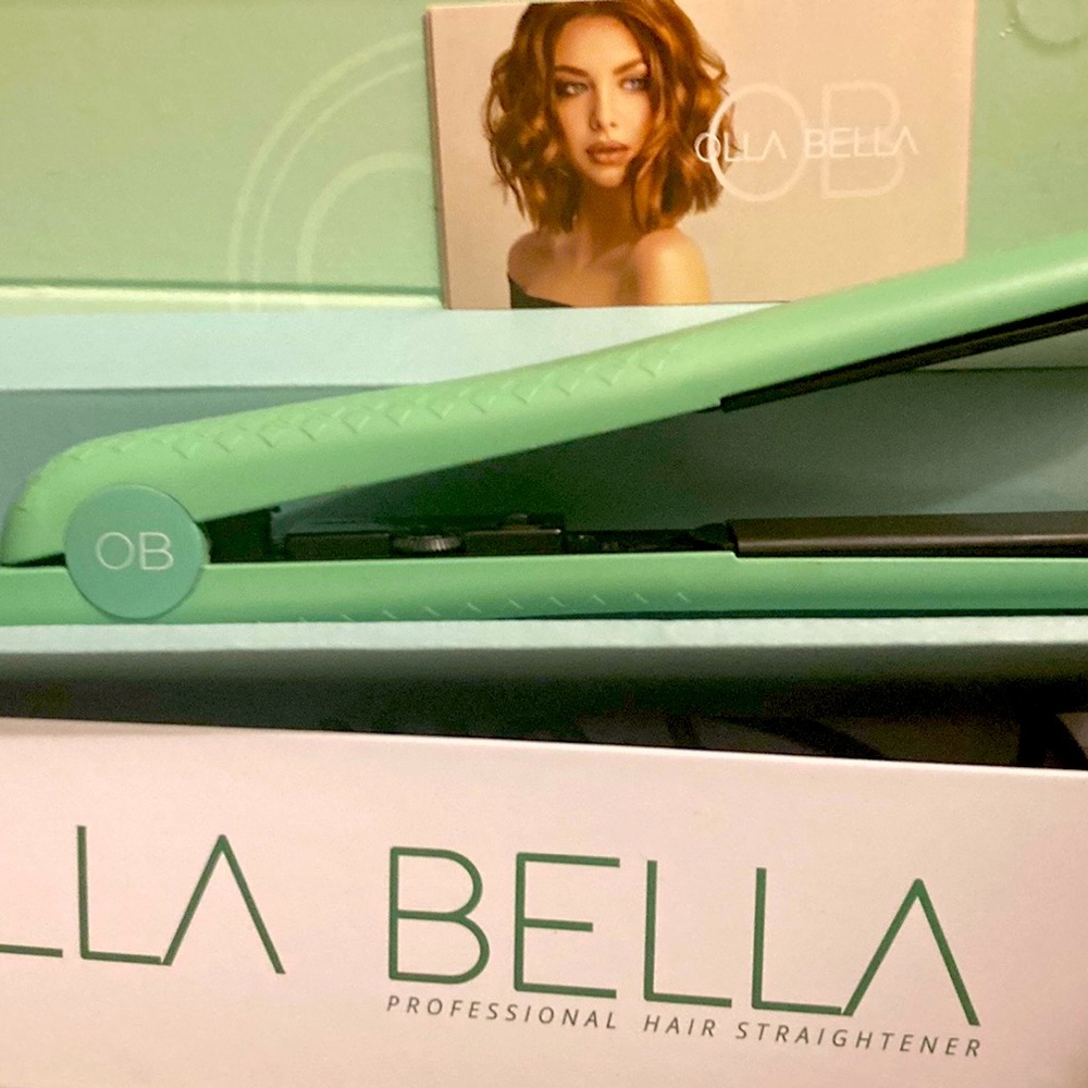Professional Hair Straightener with green Gold Titanium Plates